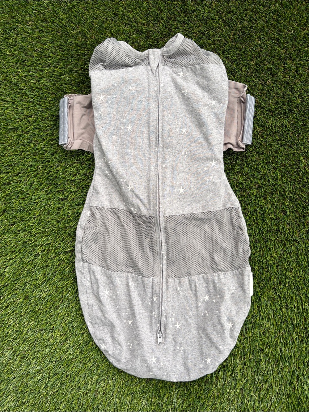 SNOO Sleepea Swaddle Sleep Sack Medium Gray White Stars Happiest Baby